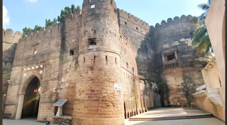 જૂનાગઢ ના ઉપરકોટ ના કિલ્લા વિશે એ બધી જ બાબતો જે તમે જાણવા માગો છો.